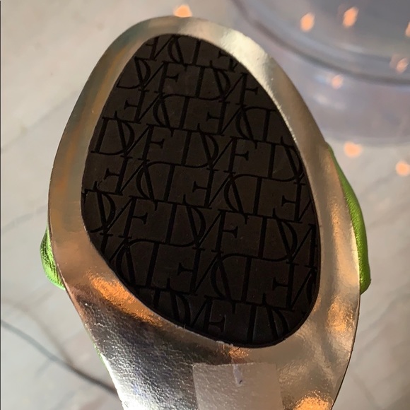 Metallic Green Heels by Diane von Furstenberg sz 7 - Picture 8 of 8